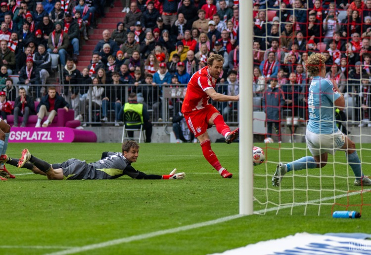 Harry Kane segue como um dos principais atacantes do futebol mundial após conquistar a Chuteira de Ouro Europeia
